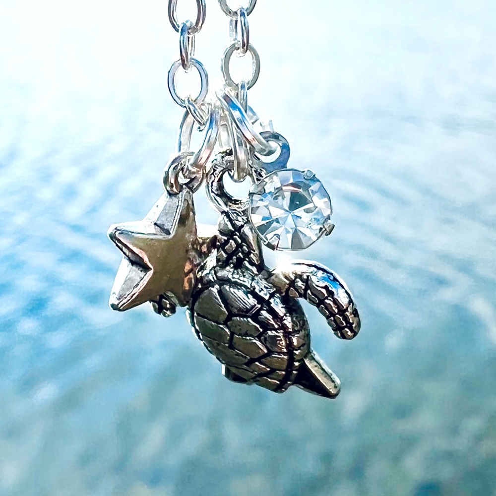 Sea Turtle Star Rhinestone Necklace - Picture 1 of 4